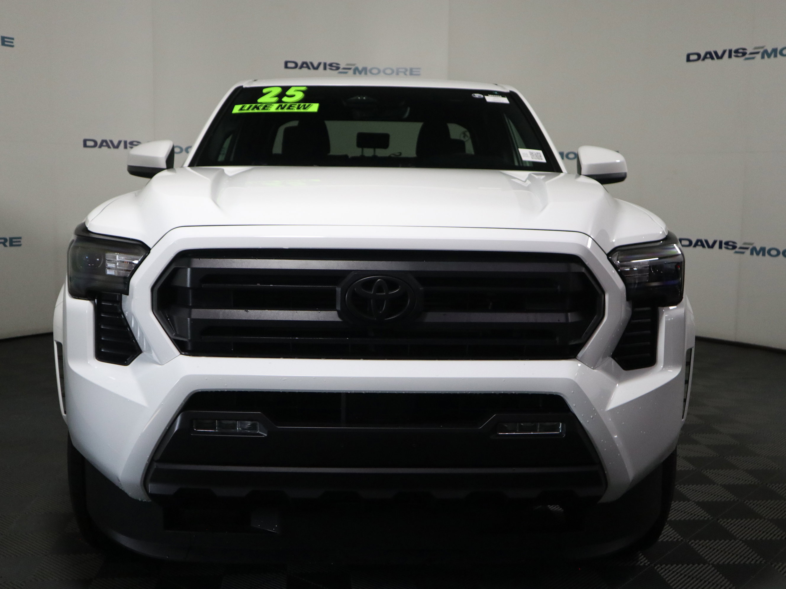 Used 2025 Toyota Tacoma SR5 AWD/4WD image 12