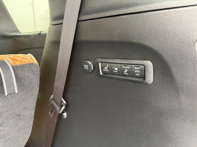 Used 2022 Chrysler Pacifica Pinnacle image 16