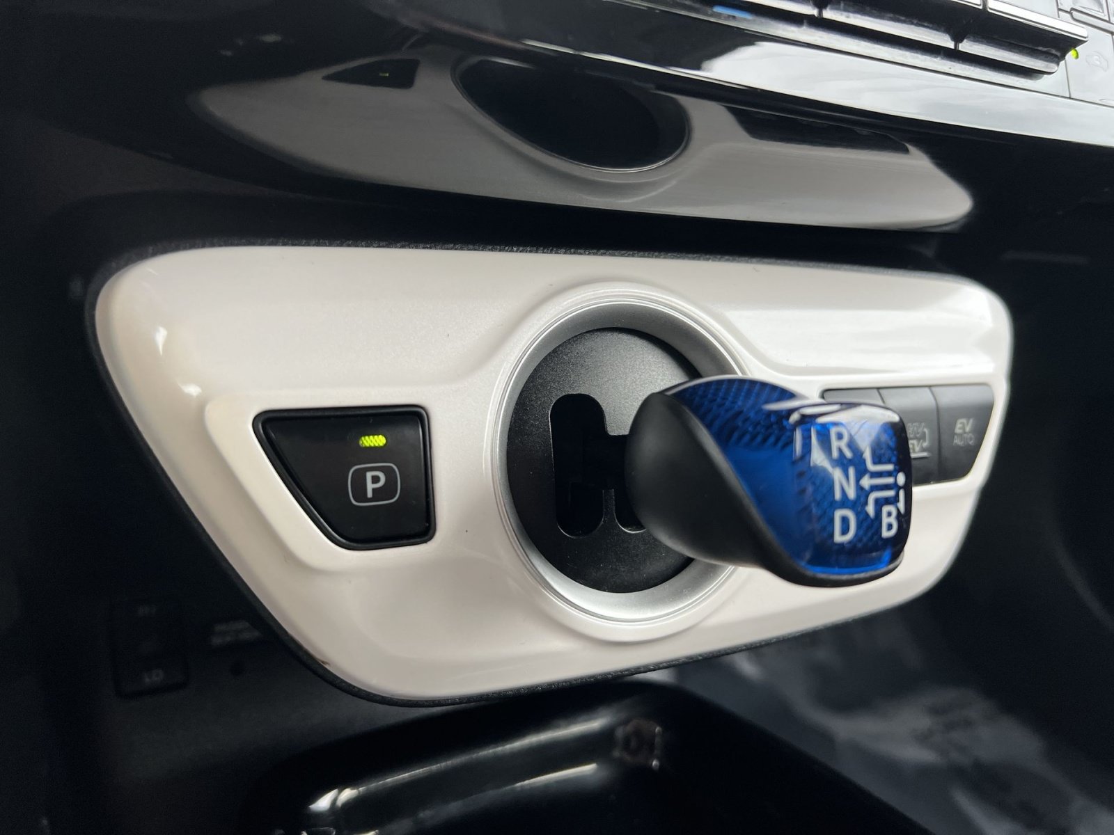 Used 2017 Toyota Prius Prime Plus FWD image 21