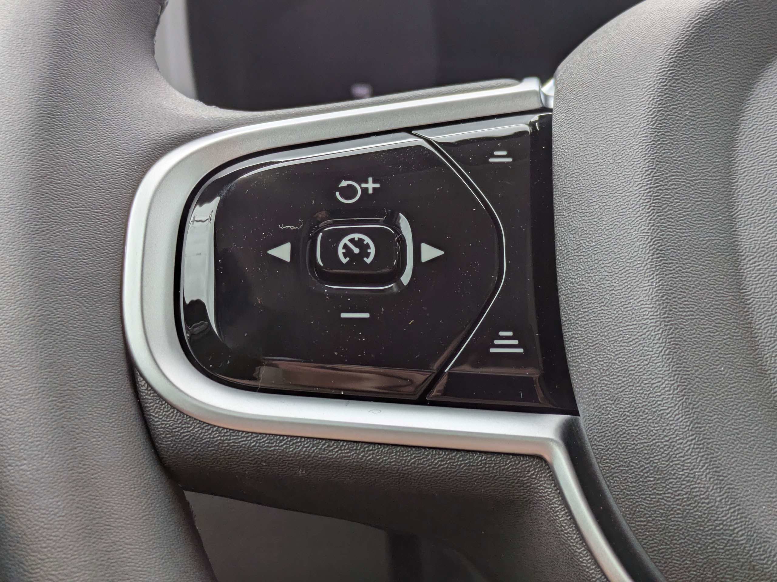 New 2026 Volvo XC60 B5 Plus w/ Protection Package Premier image 24