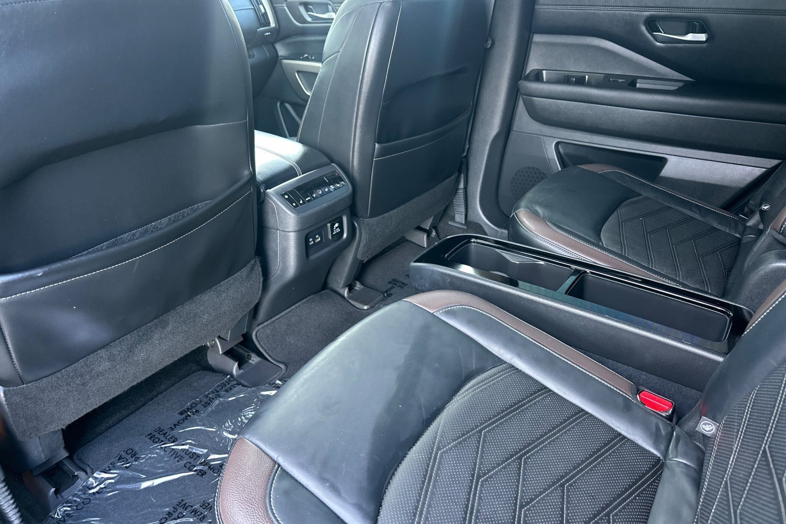 Used 2022 Nissan Pathfinder Platinum w/ Cargo Package image 11