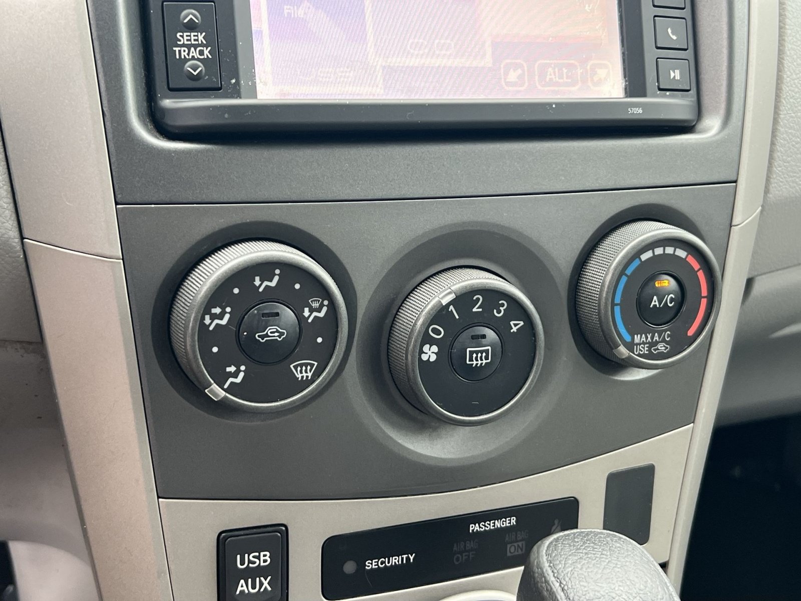 Used 2013 Toyota Corolla LE FWD image 18