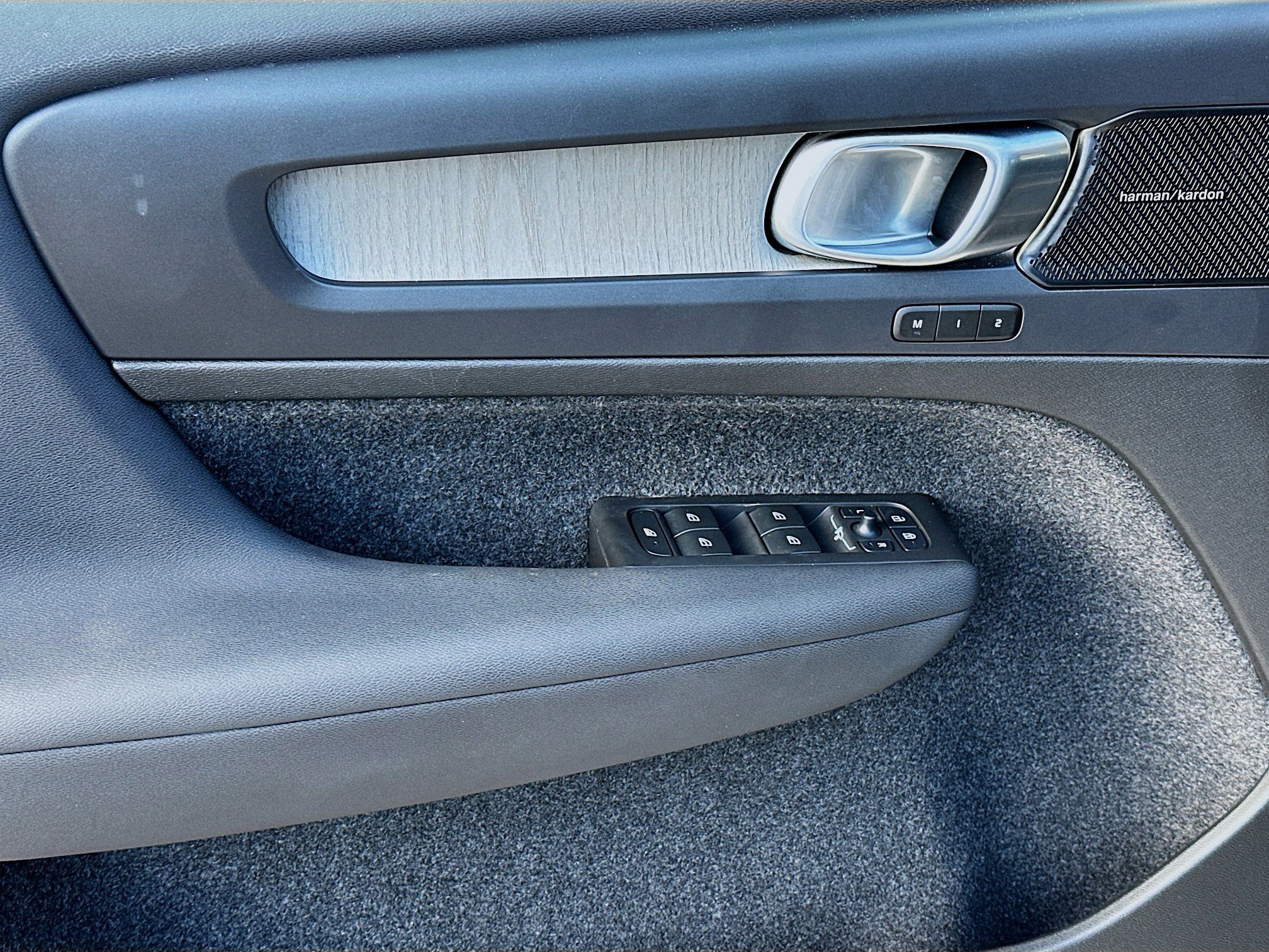 Used 2023 Volvo XC40 B5 Ultimate w/ Protection Package Premier image 17