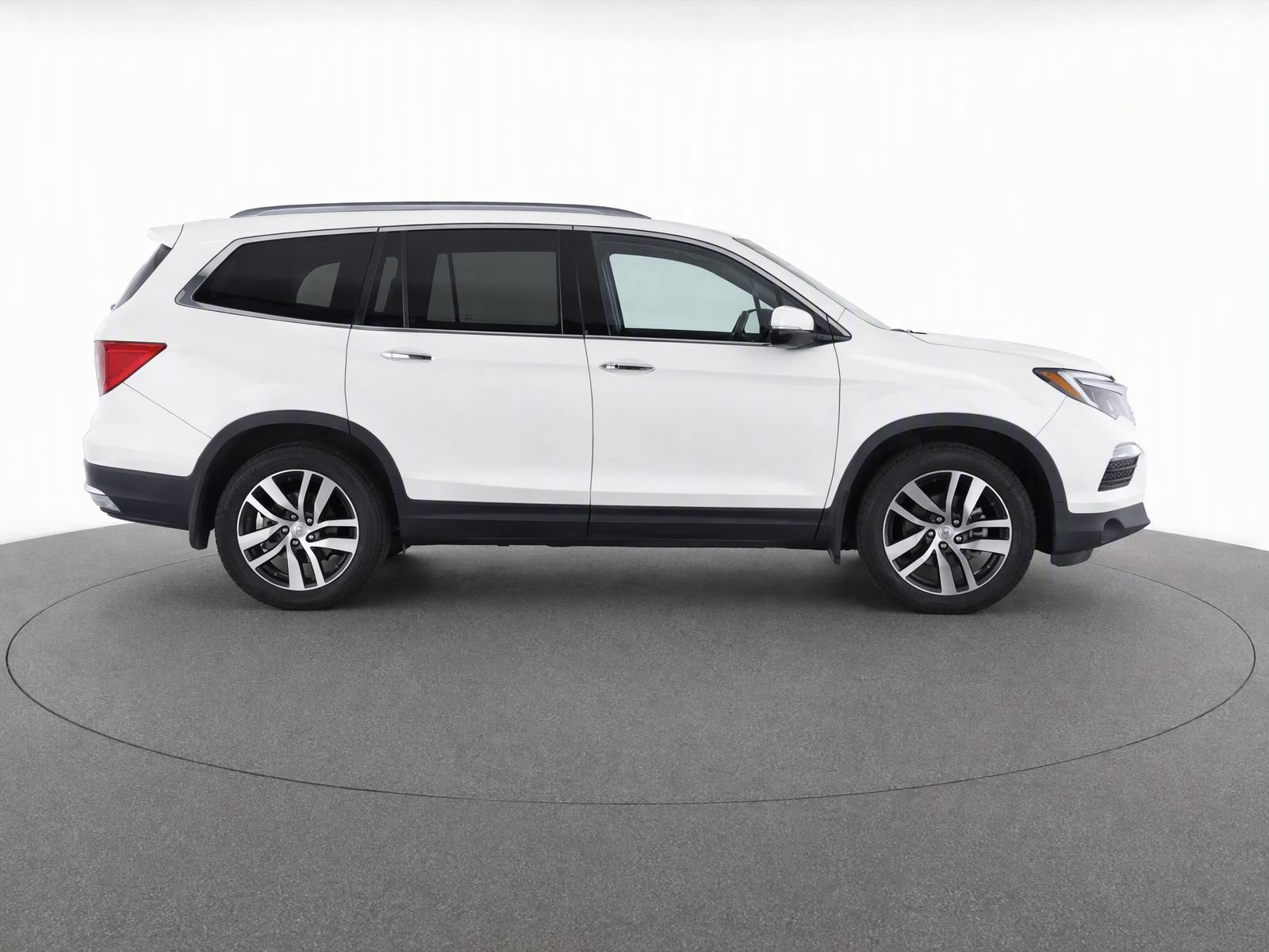 Used 2017 Honda Pilot Touring image 4