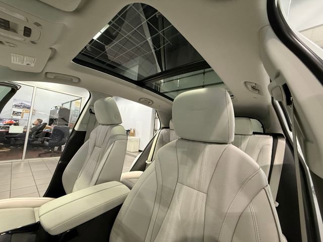Certified 2025 Buick Envision Avenir image 31