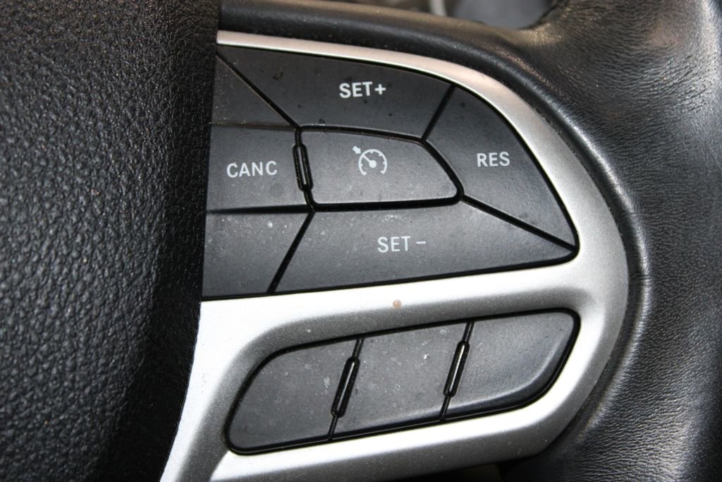 Used 2017 Jeep Cherokee Trailhawk w/ Comfort/Convenience Group image 34