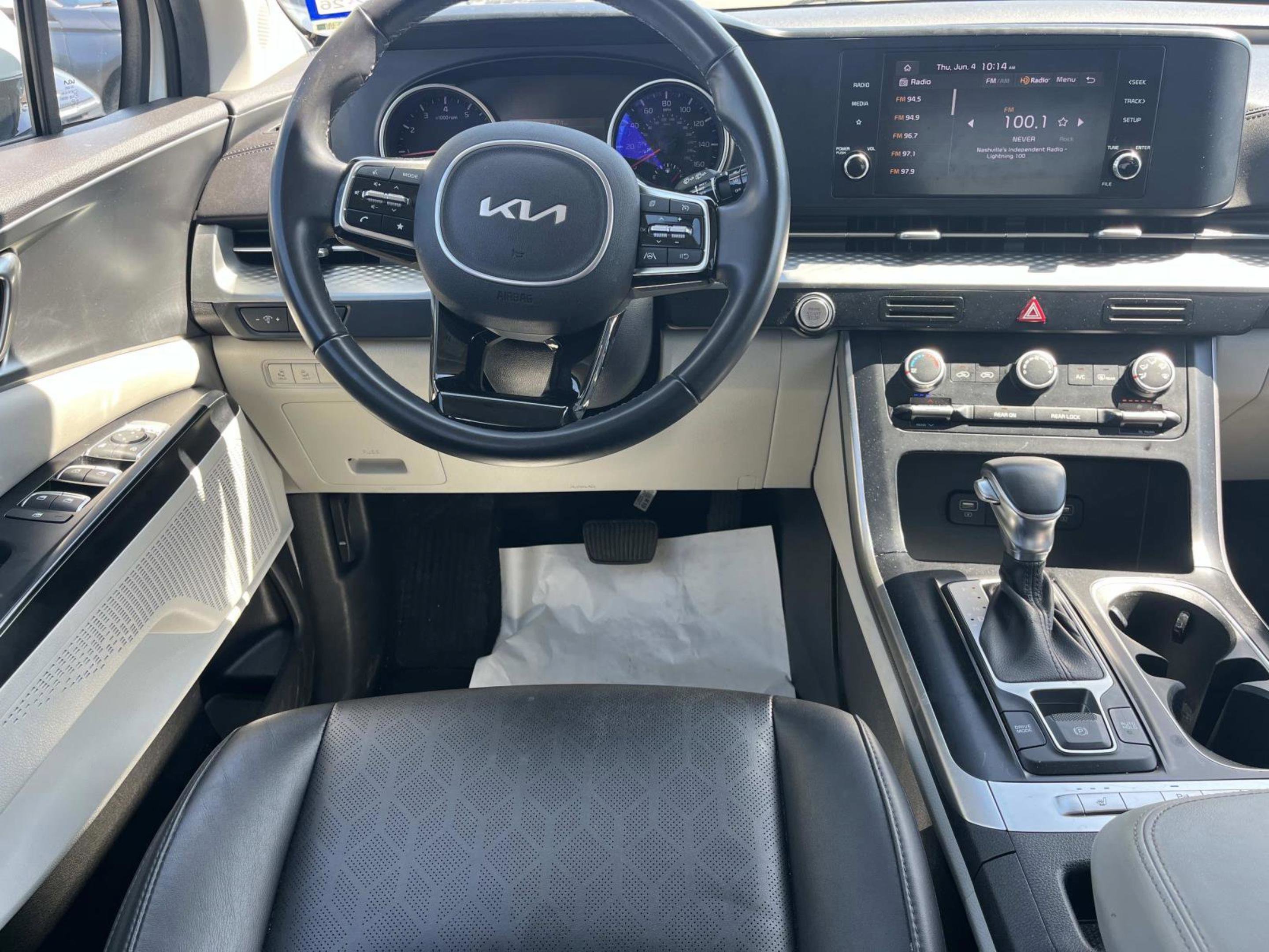 Used 2023 Kia Carnival LX FWD image 9