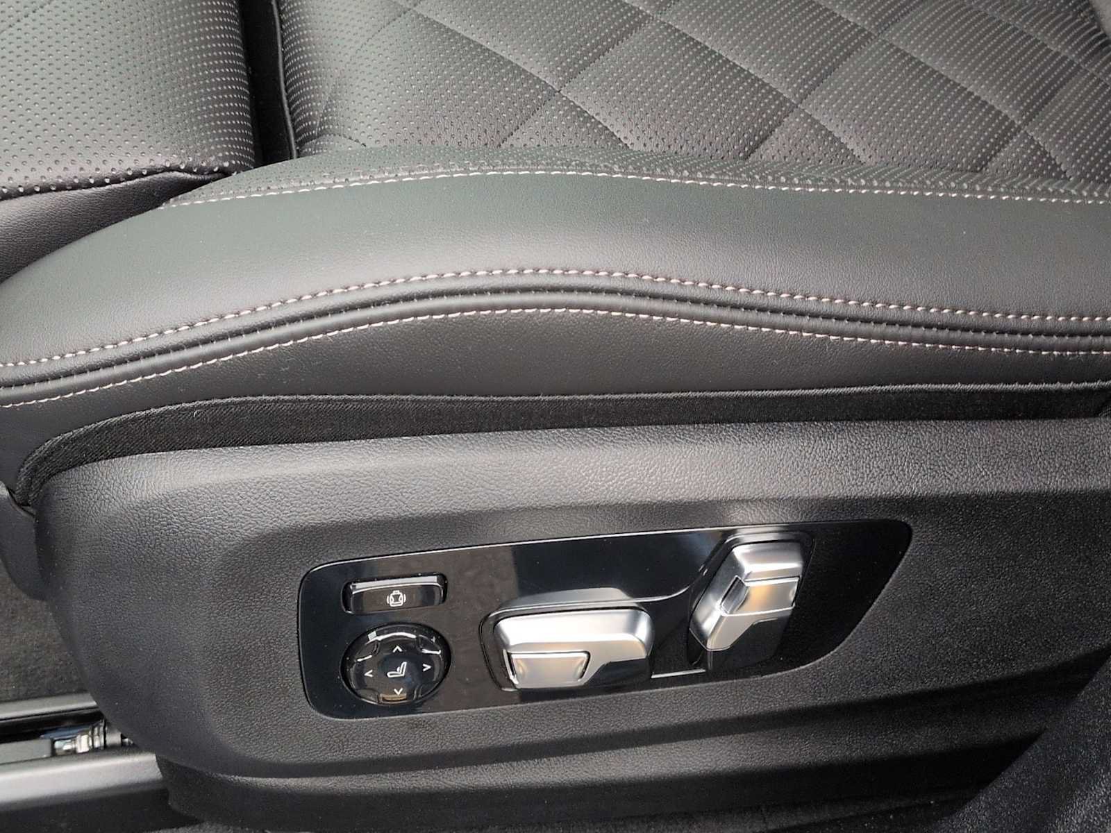 Used 2026 BMW X6 M60i AWD/4WD image 18