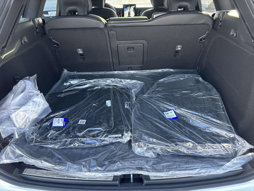 New 2026 Volvo XC60 T8 Ultra w/ Protection Package Premier image 9