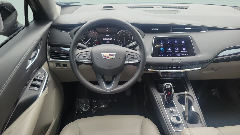Used 2023 Cadillac XT4 Luxury w/ Cold Weather Package FWD image 12