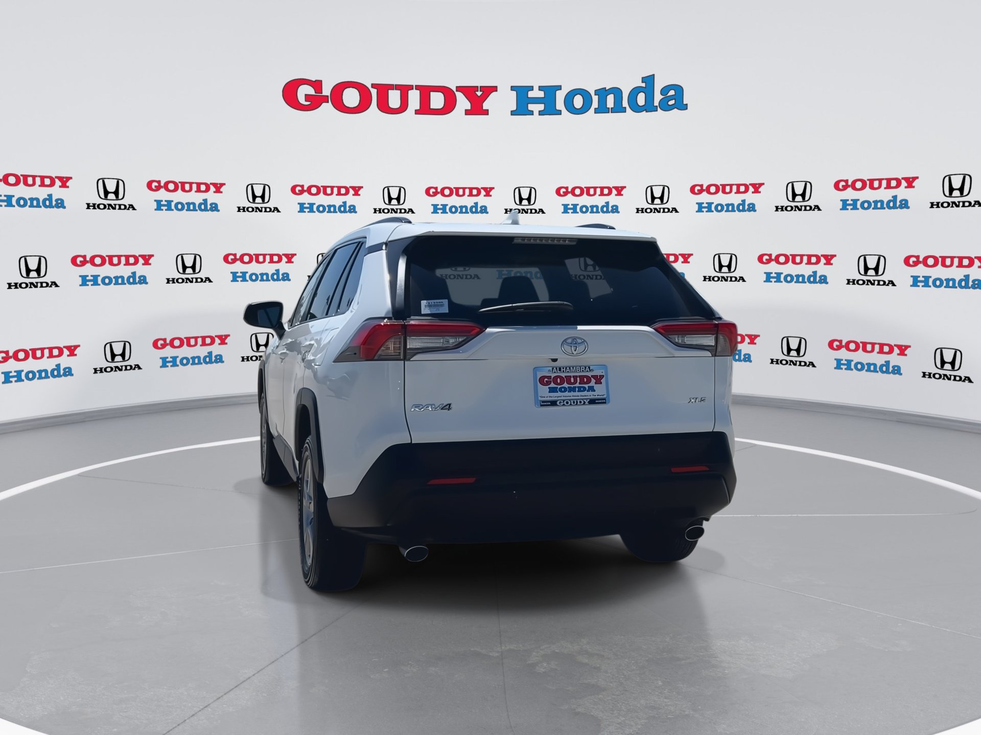 Used 2025 Toyota RAV4 XLE FWD image 7