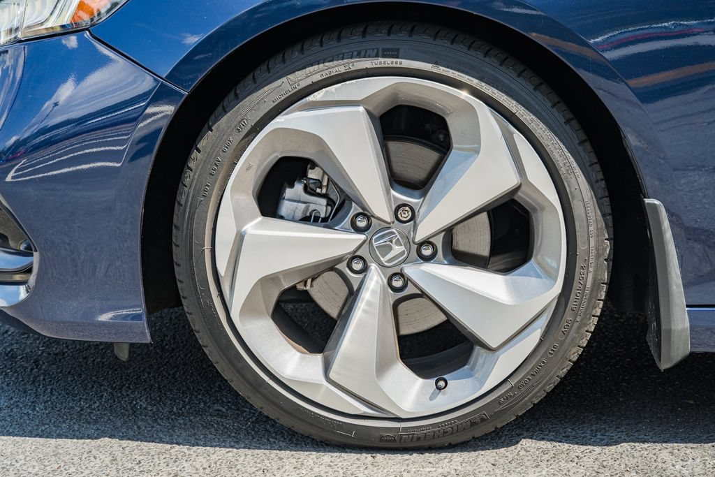 Used 2018 Honda Accord Touring image 17