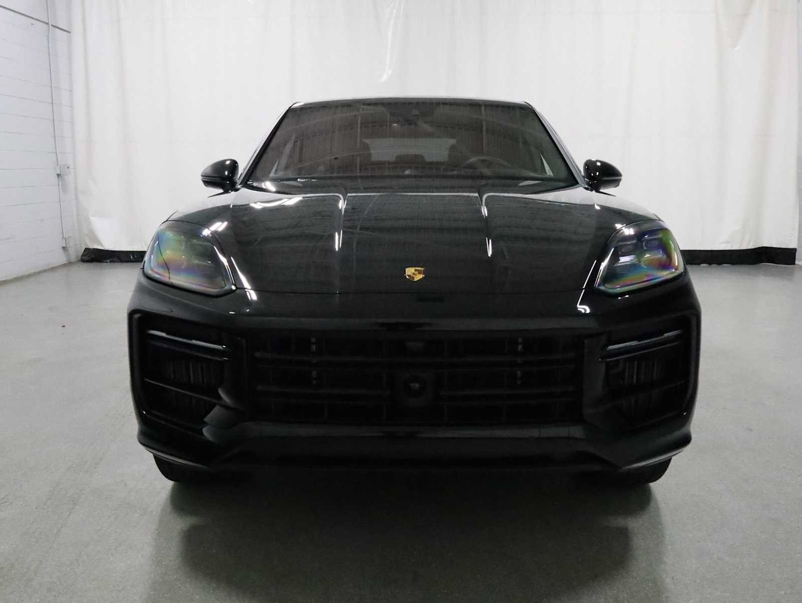 Certified 2024 Porsche Cayenne Turbo AWD/4WD image 14
