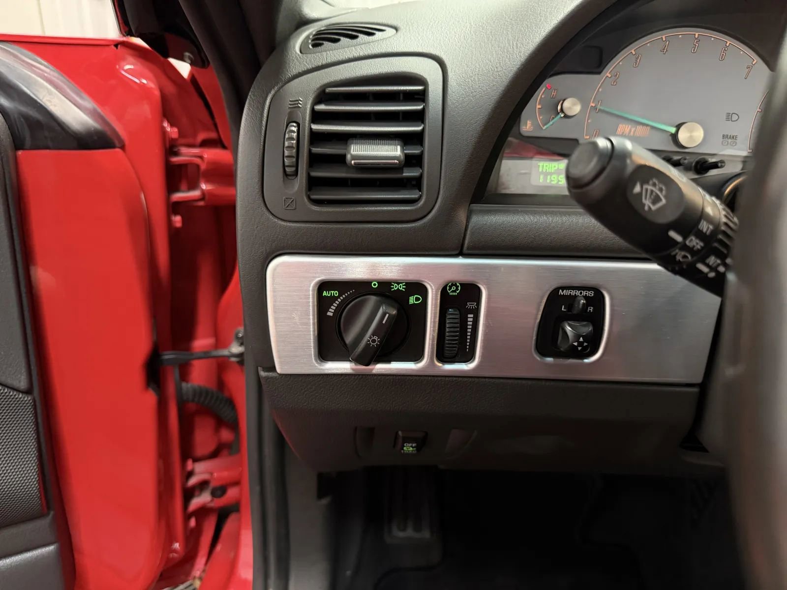 Used 2002 Ford Thunderbird image 28