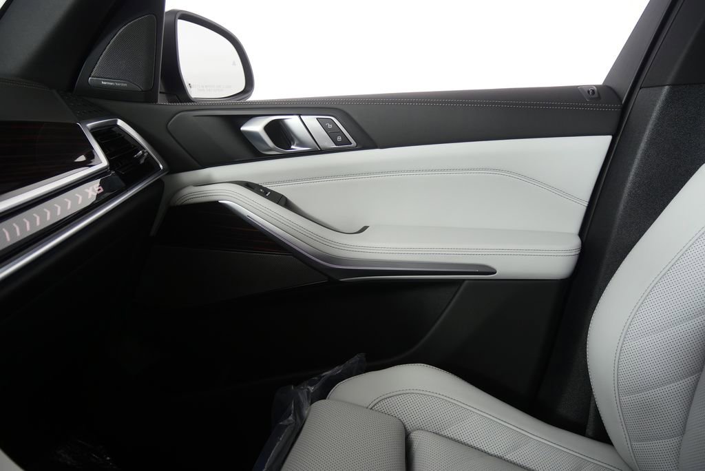 Used 2026 BMW X5 xDrive40i w/ Premium Package image 23