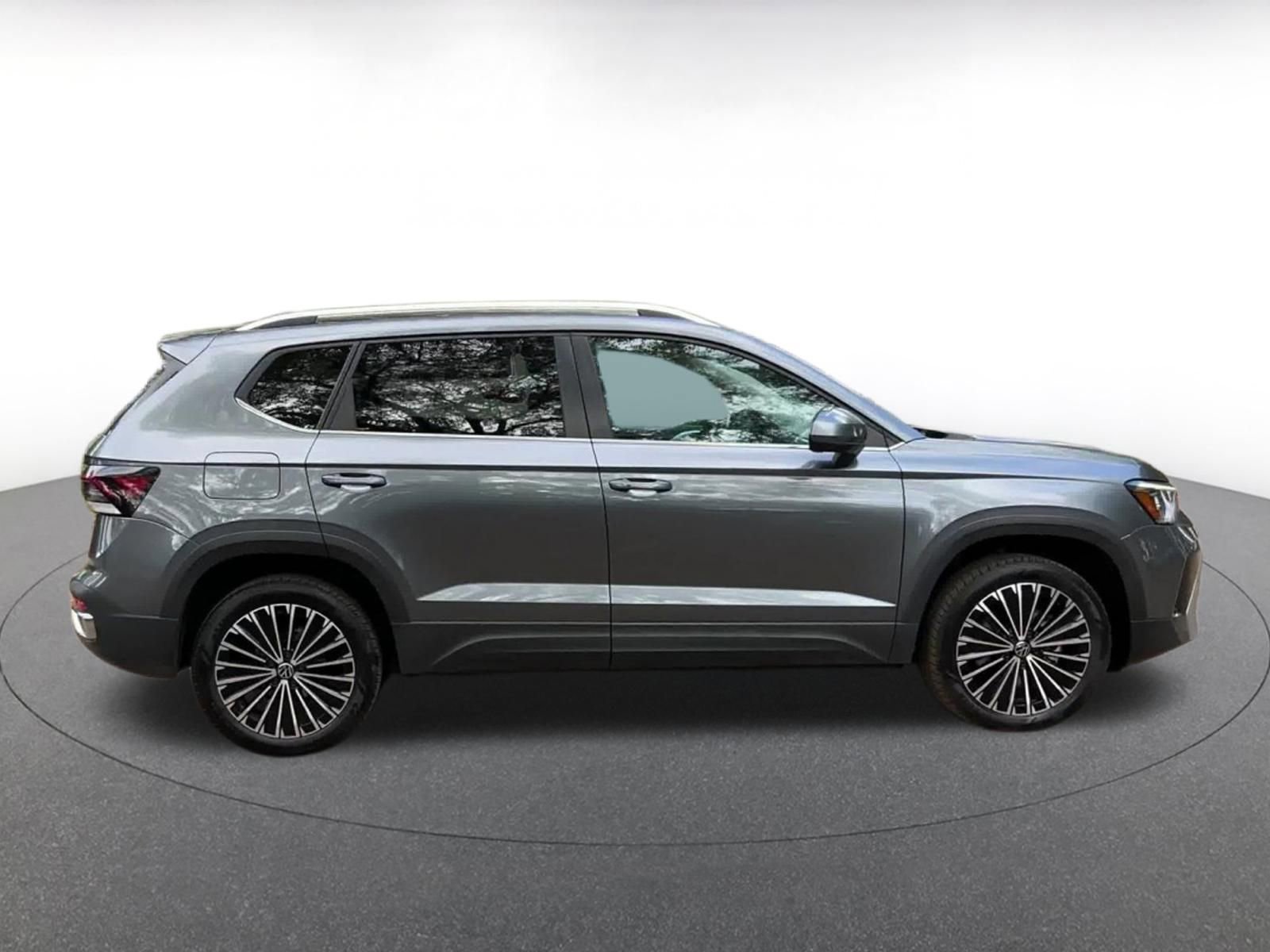 Used 2025 Volkswagen Taos SE image 16