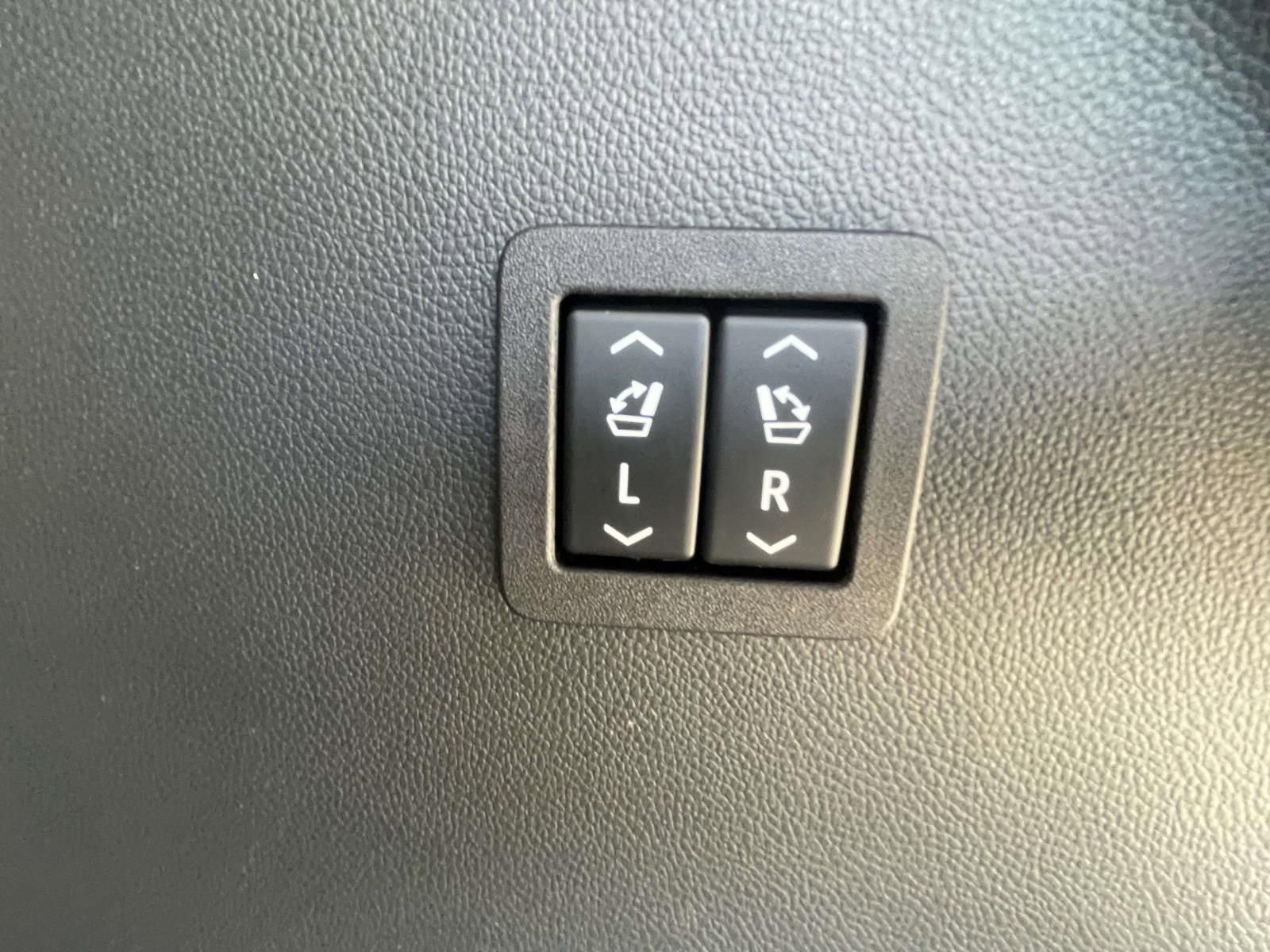 Used 2024 Buick Enclave Avenir w/ Avenir Technology Package FWD image 7