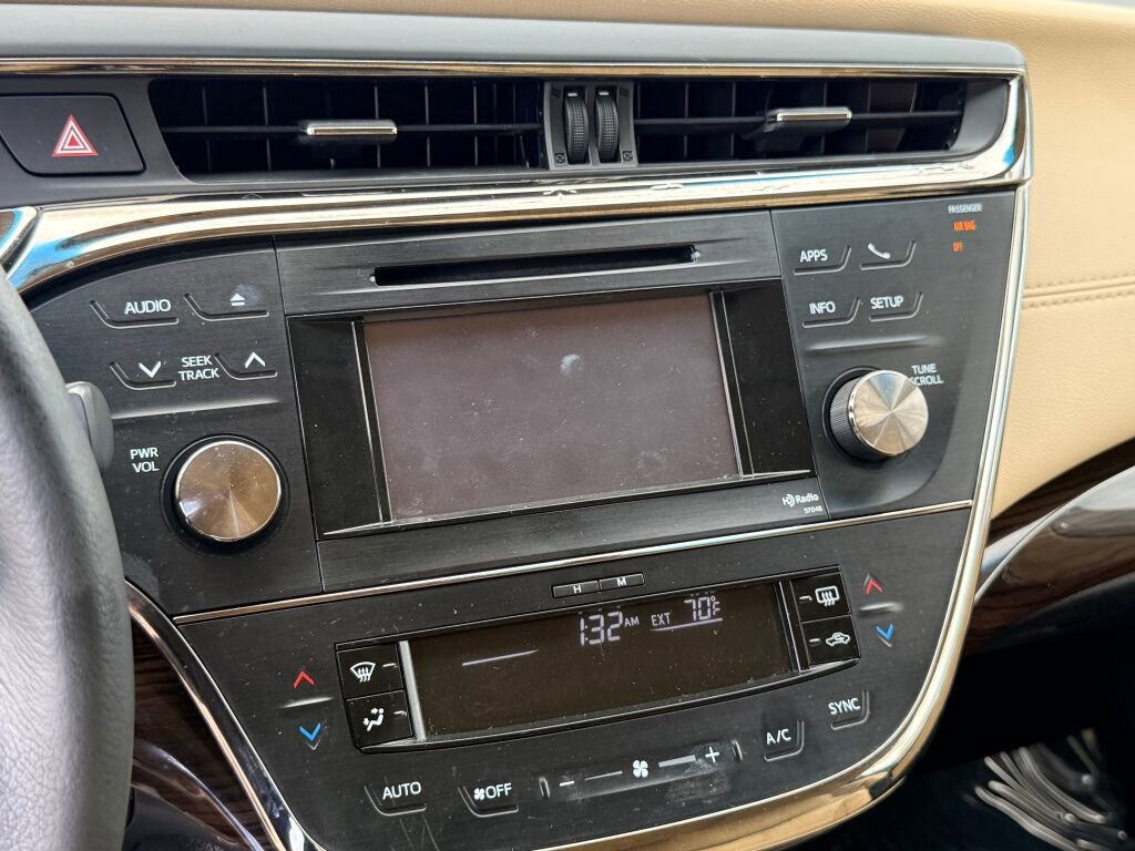 Used 2014 Toyota Avalon Limited image 25