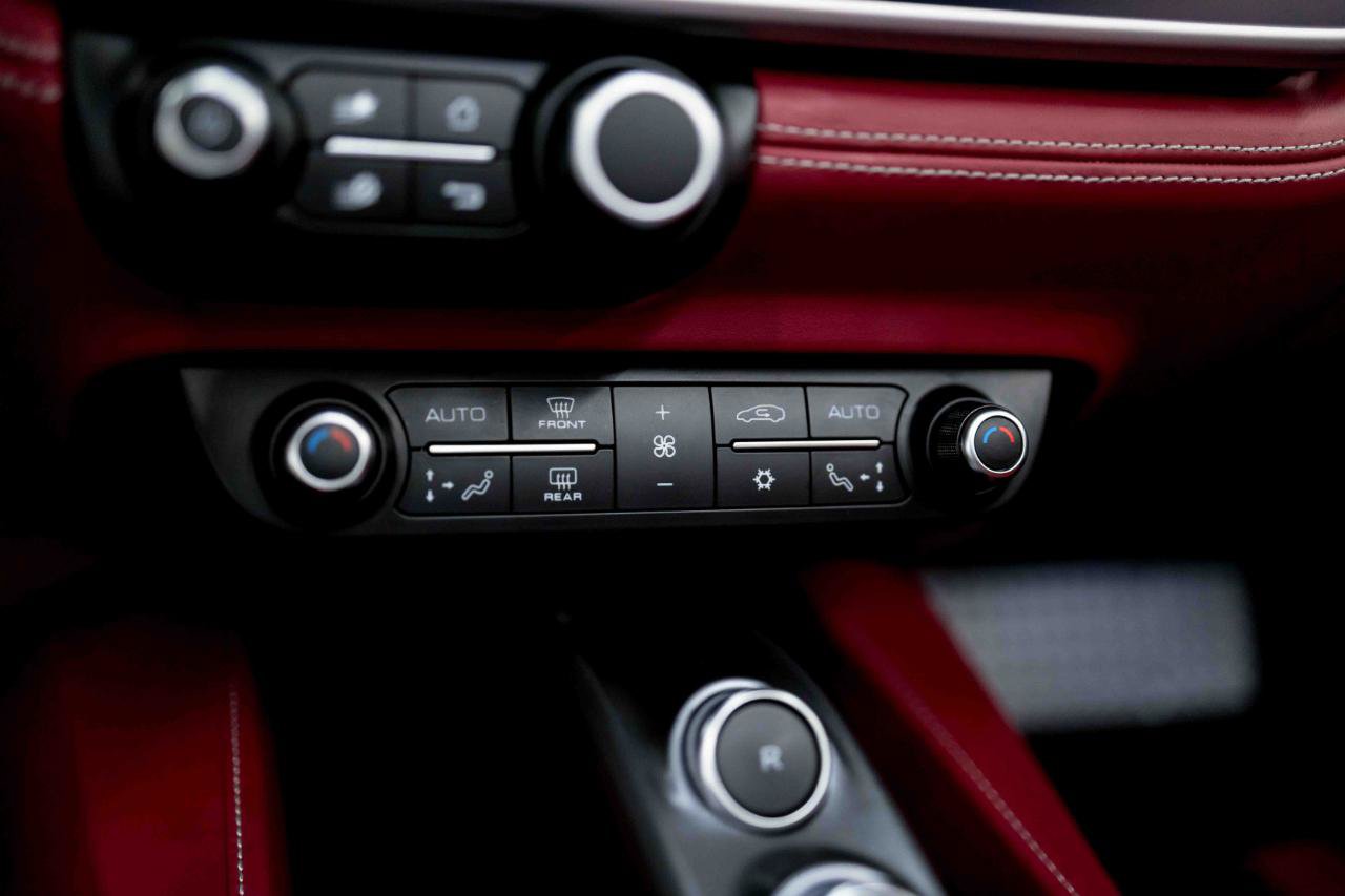 Used 2020 Ferrari Portofino RWD image 67