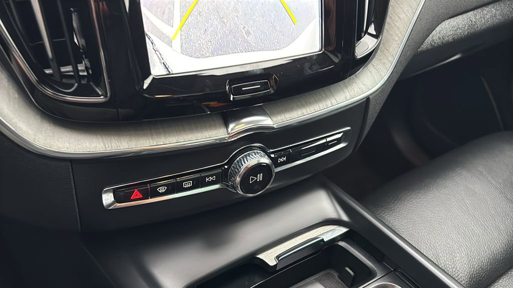 Certified 2025 Volvo XC60 B5 Plus AWD/4WD image 21