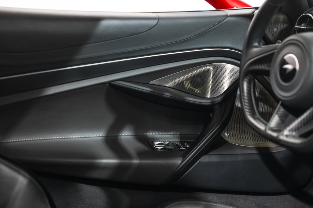 Used 2019 McLaren 720S Performance RWD image 26