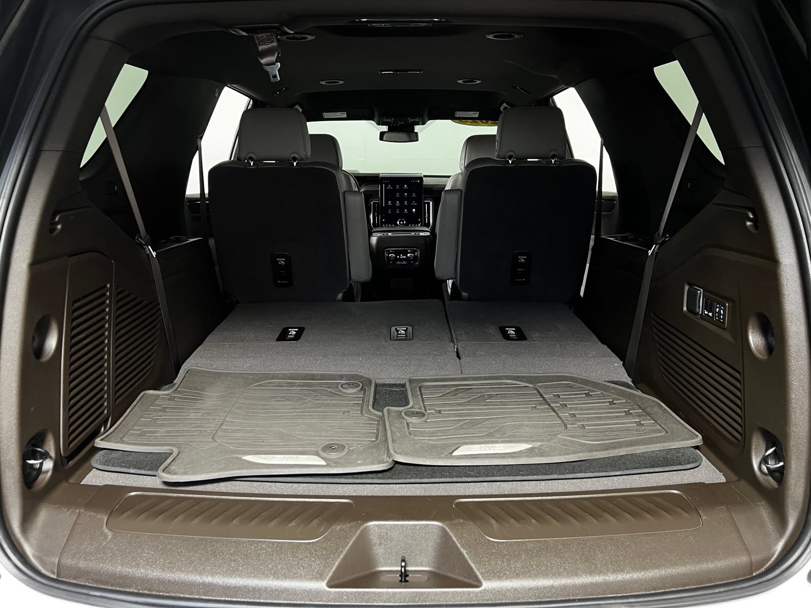 Used 2025 GMC Yukon Elevation AWD/4WD image 30