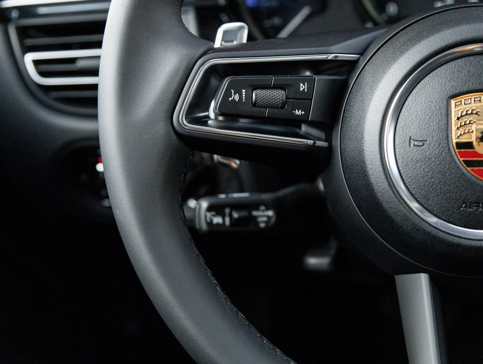 Certified 2026 Porsche Macan AWD/4WD image 15