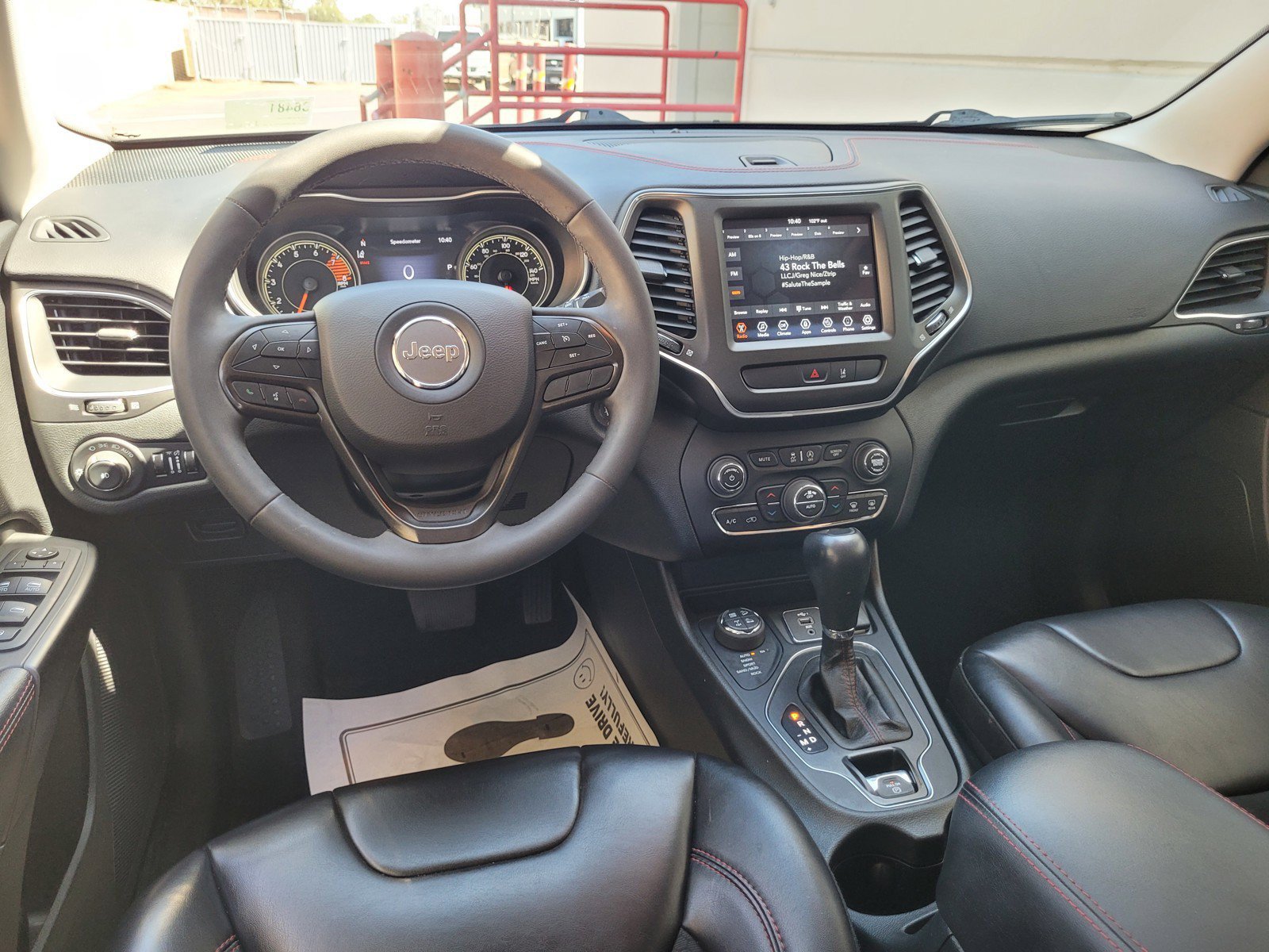 Used 2022 Jeep Cherokee Trailhawk AWD/4WD image 18