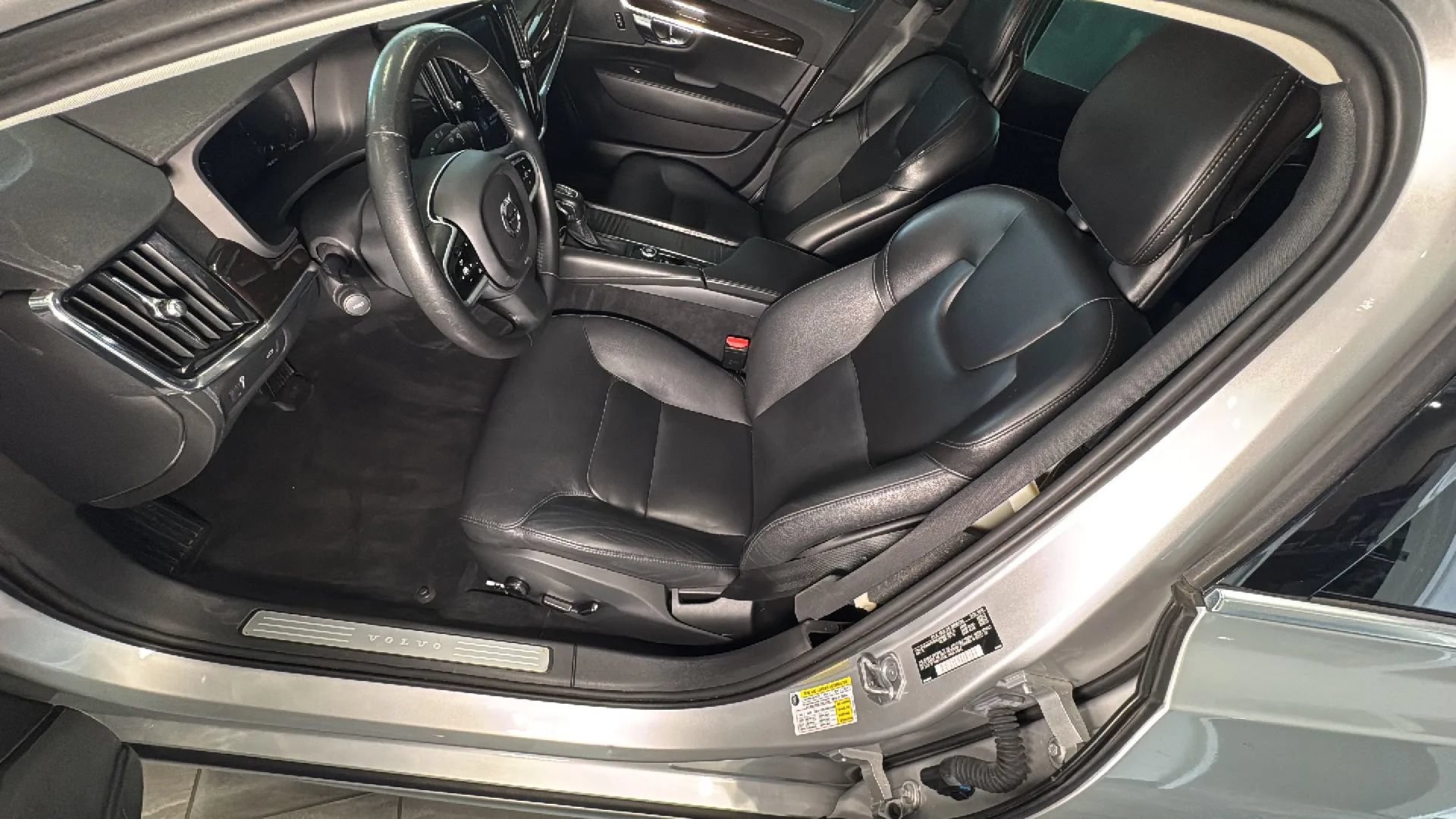 Used 2019 Volvo S90 T5 Momentum FWD image 41