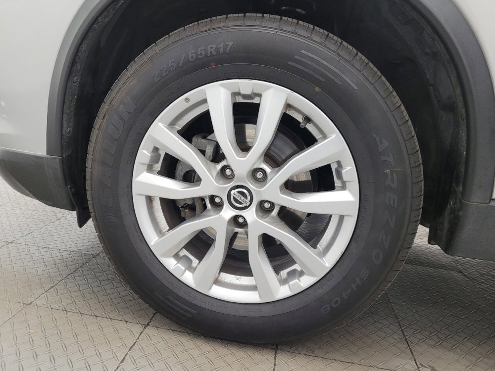 Used 2017 Nissan Rogue SV image 31