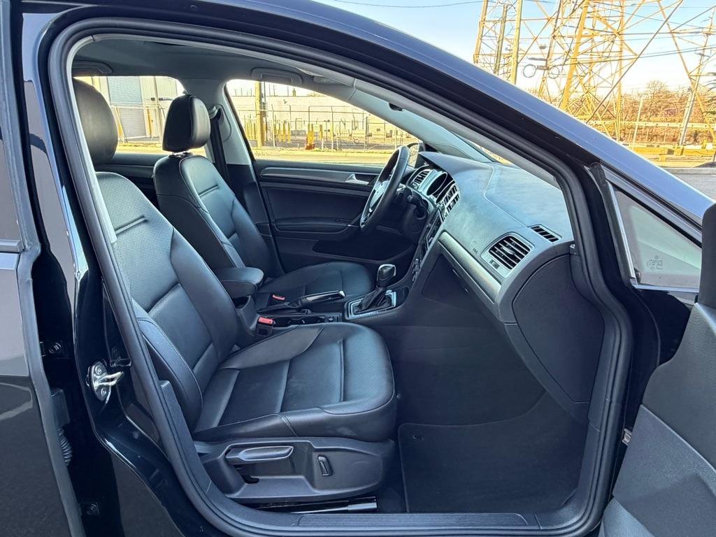 Used 2020 Volkswagen Golf 4-Door image 18