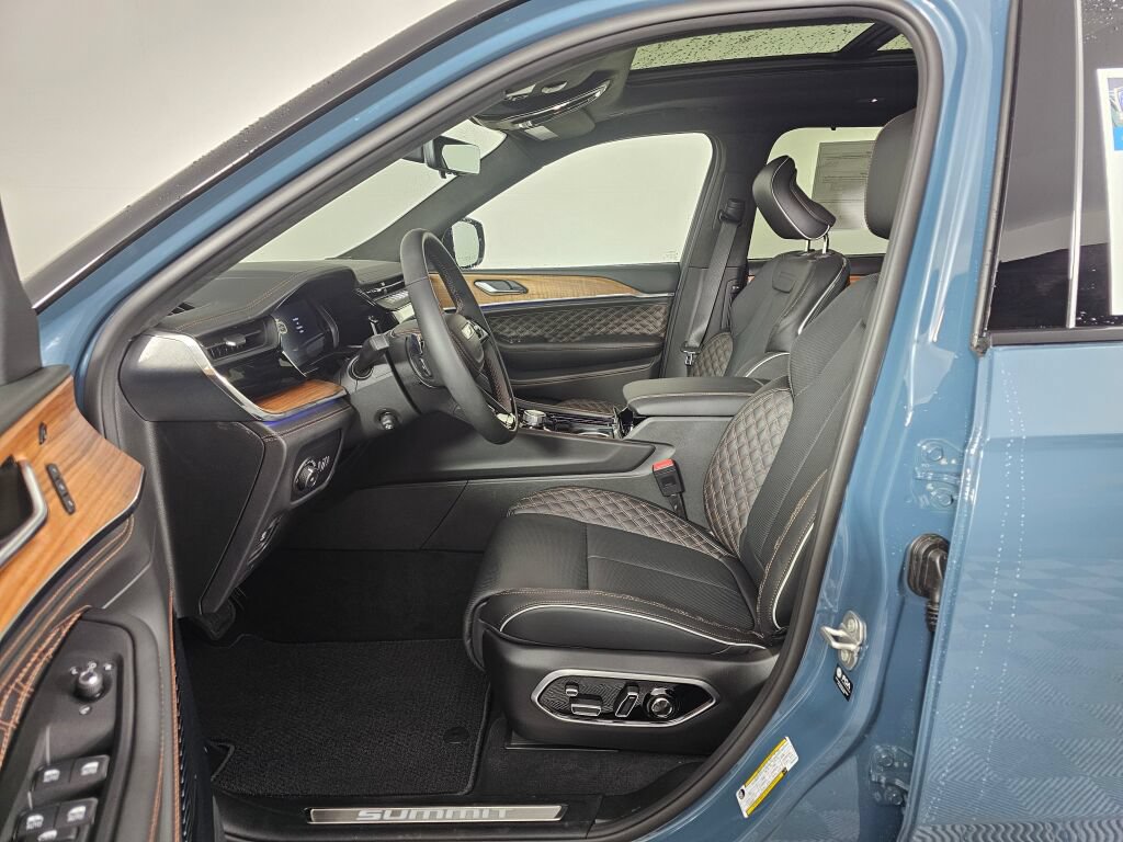 New 2026 Jeep Grand Cherokee L Summit AWD/4WD image 18