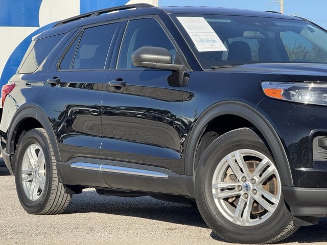 Certified 2023 Ford Explorer XLT image 3