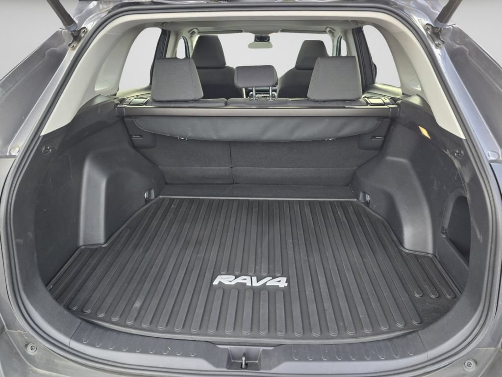 Used 2021 Toyota RAV4 XLE w/ Convenience Package AWD/4WD image 28
