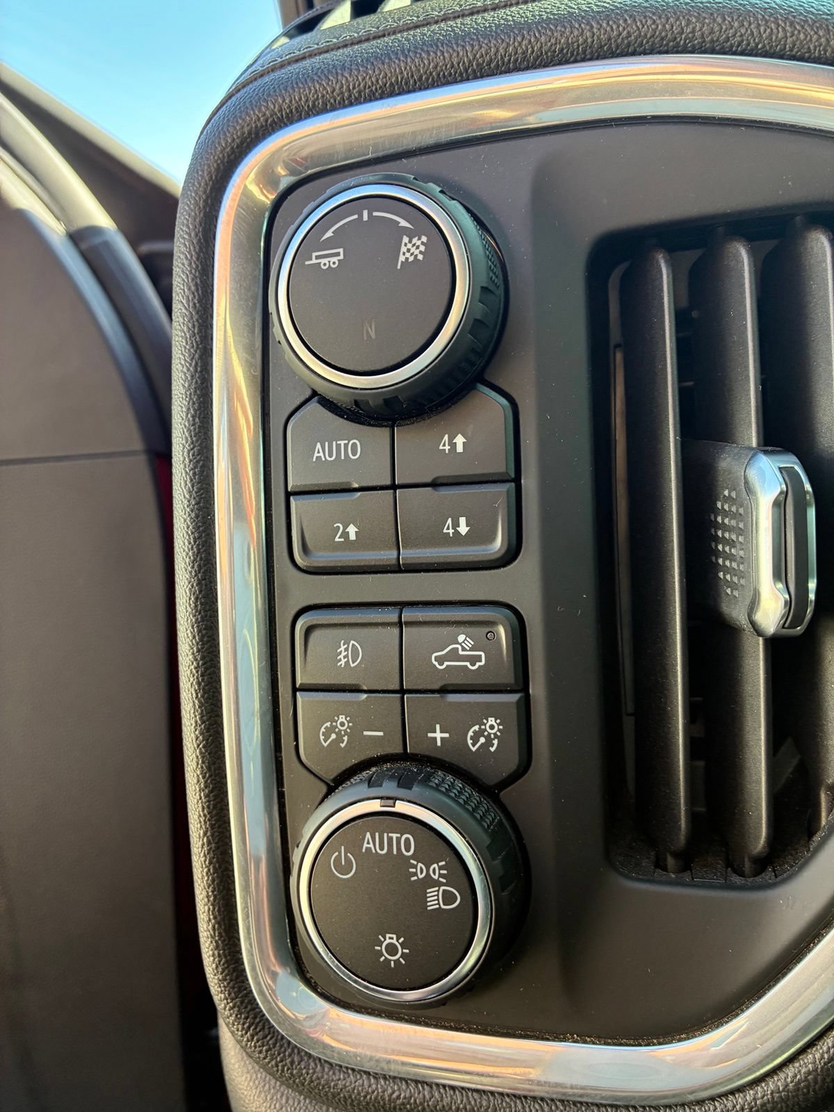 Used 2019 Chevrolet Silverado 1500 LT Trail Boss AWD/4WD image 7