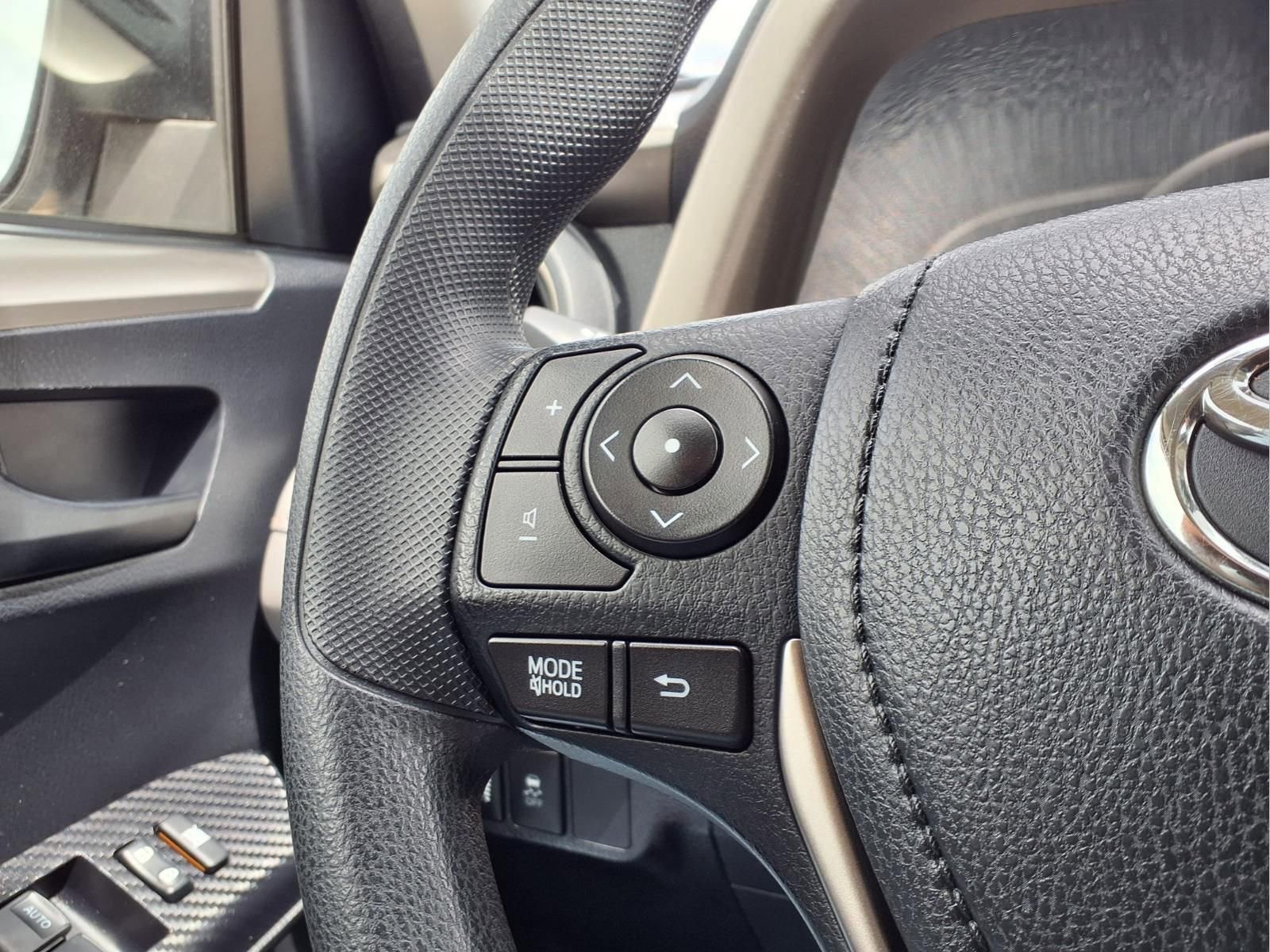 Used 2013 Toyota RAV4 XLE image 19