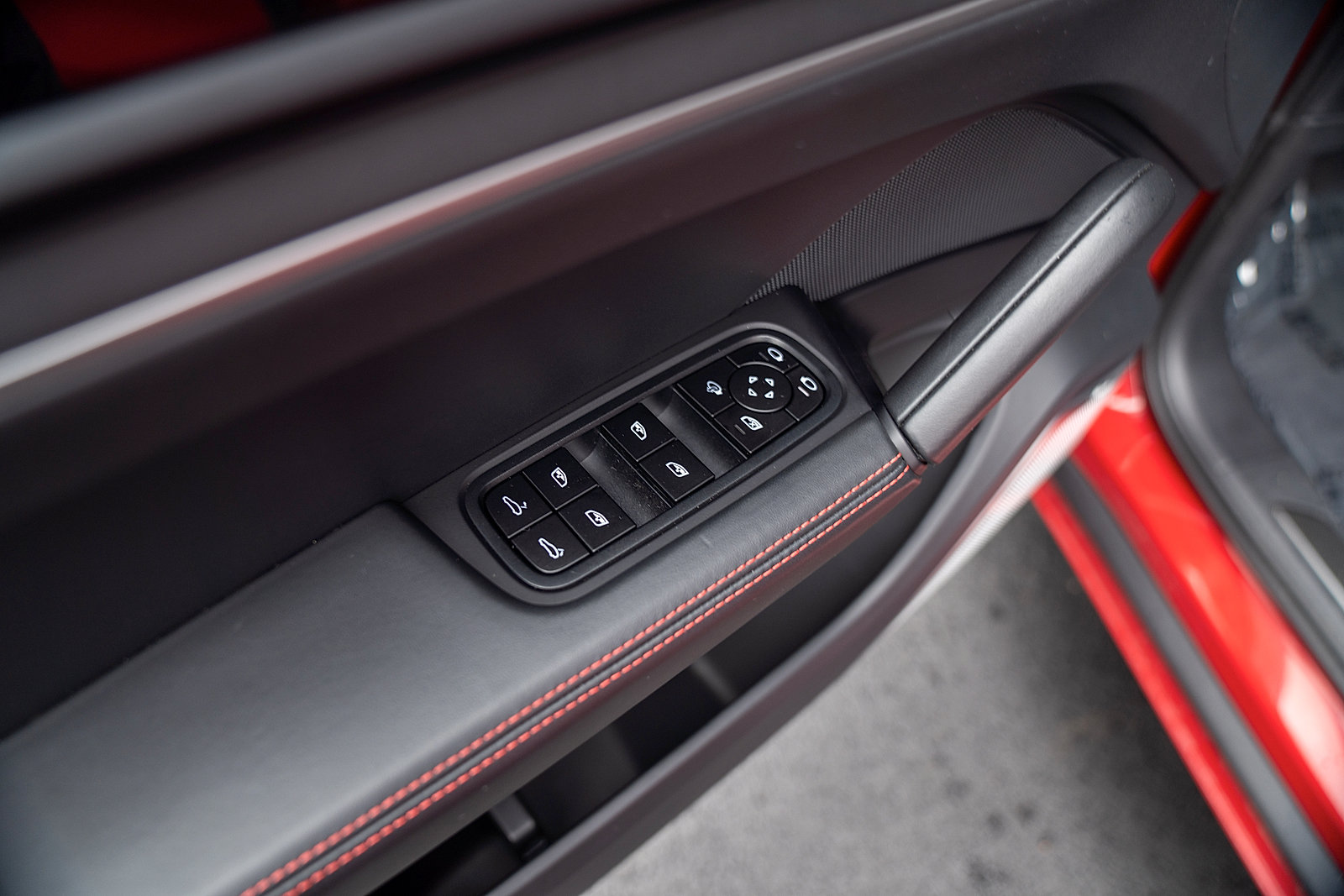 Used 2025 Porsche Cayenne GTS AWD/4WD image 20