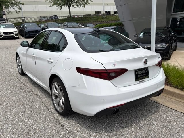Used 2023 Alfa Romeo Giulia Ti AWD/4WD image 7