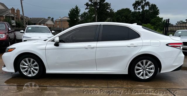 Used 2020 Toyota Camry LE FWD image 11