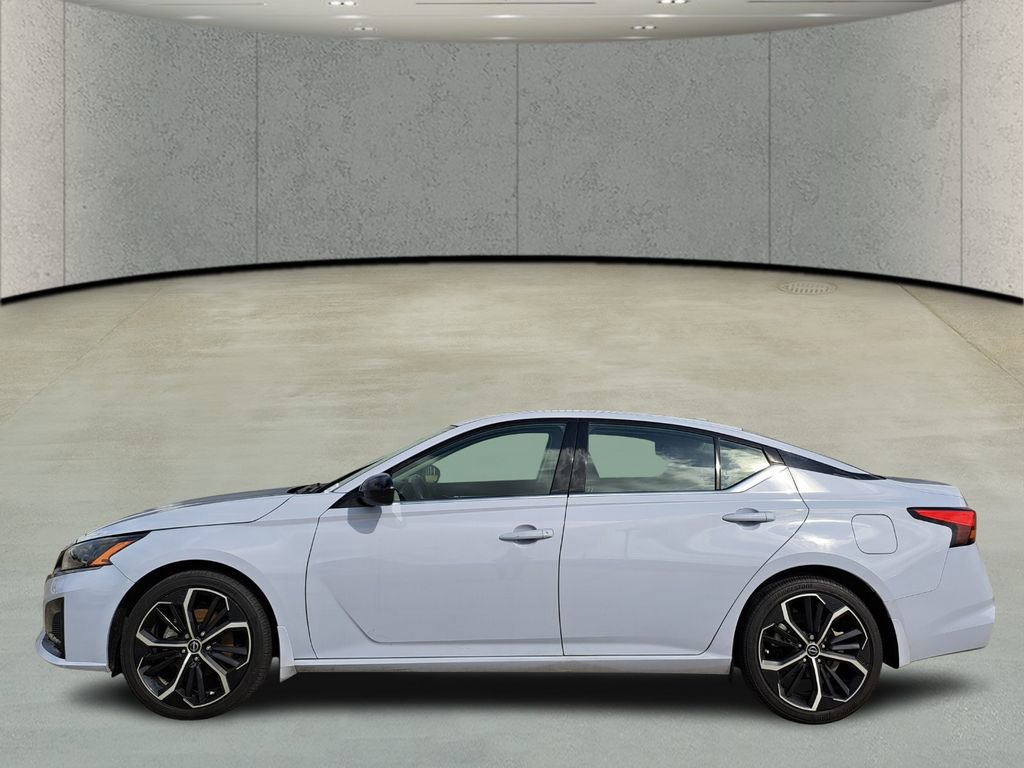 Used 2024 Nissan Altima 2.5 SR w/ SR Premium Package image 8