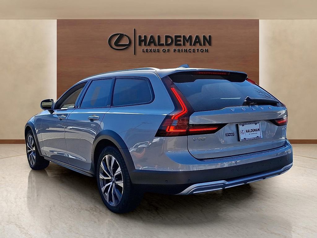 Used 2025 Volvo V90 B6 Cross Country Plus w/ Protection Package Premier image 7