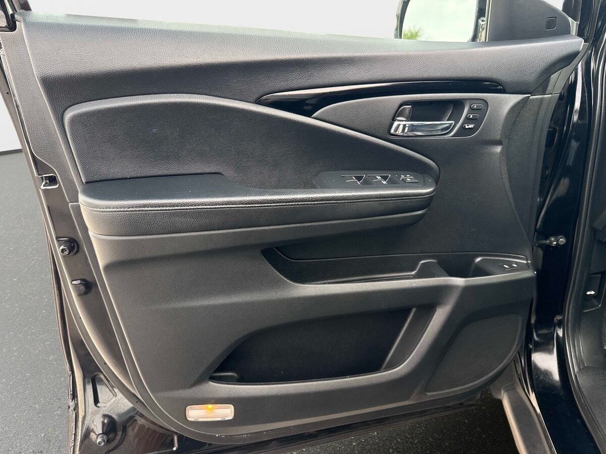 Used 2021 Honda Pilot Touring image 18