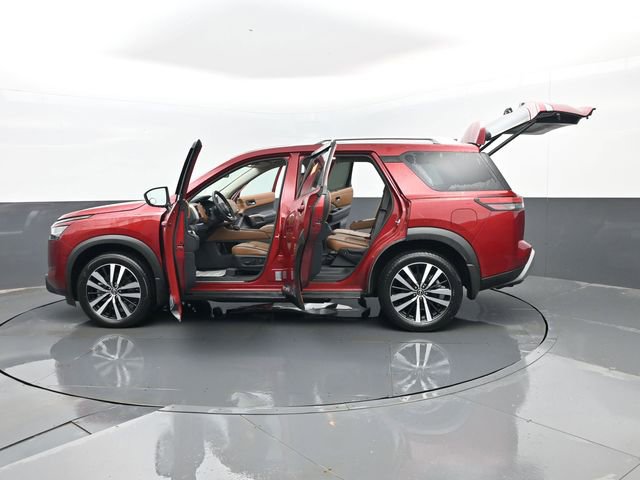 Used 2024 Nissan Pathfinder Platinum w/ Cargo Package image 36