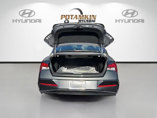 Certified 2025 Hyundai Elantra SEL FWD image 24