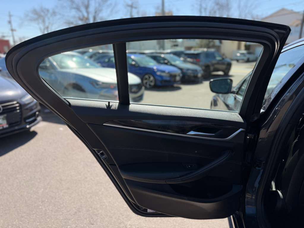 Used 2017 BMW 540i xDrive w/ Premium Package image 23