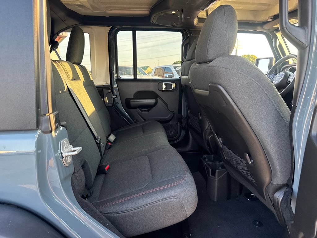 Used 2025 Jeep Wrangler Unlimited Rubicon AWD/4WD image 12