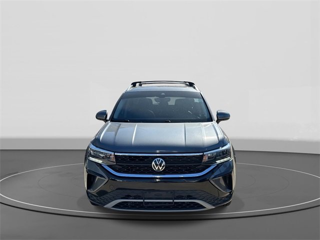 Certified 2022 Volkswagen Taos SE image 2