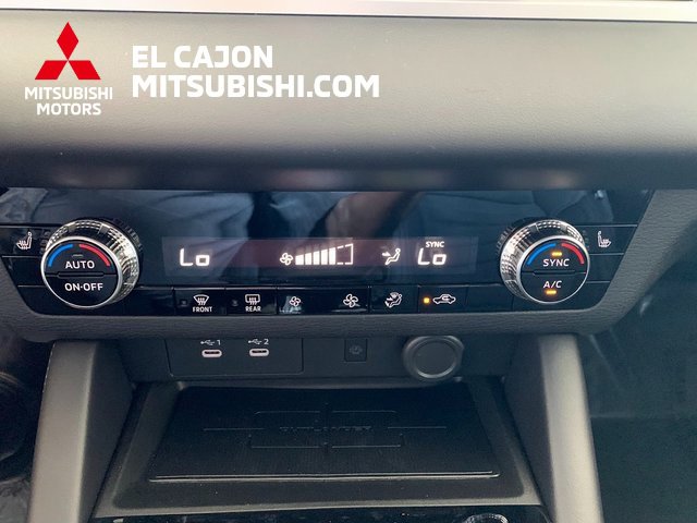 New 2025 Mitsubishi Outlander SE image 17