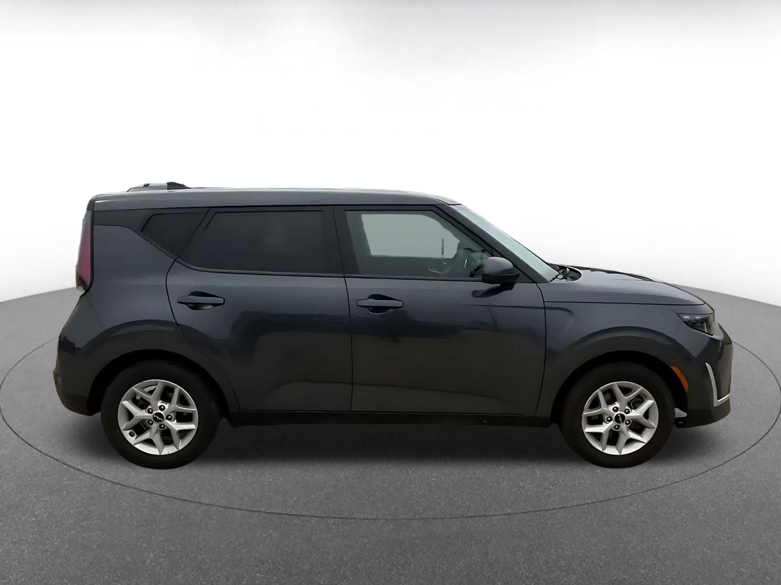 Used 2025 Kia Soul LX w/ LX Technology Package FWD image 15