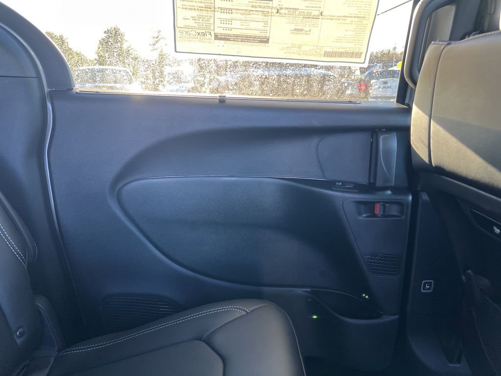 New 2026 Chrysler Pacifica Select FWD image 13